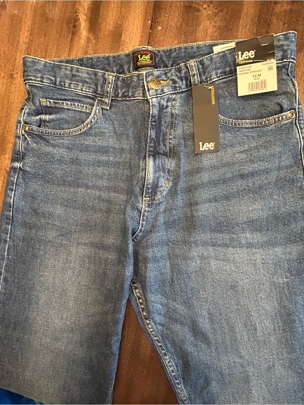Lee Heritage Classic Straight Jeans in Medium Blue Wash